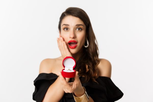 Bijoux et cosmétiques : l'alliance surprenante pour sublimer votre allure